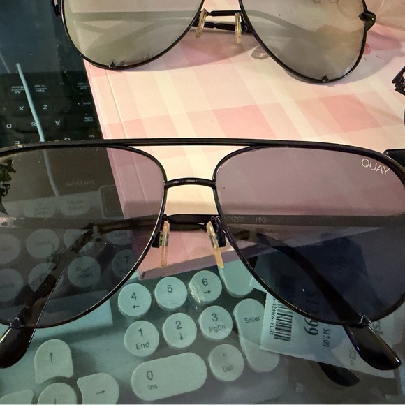 3 Quay Australia Black Aviator Sunglasses main image 5